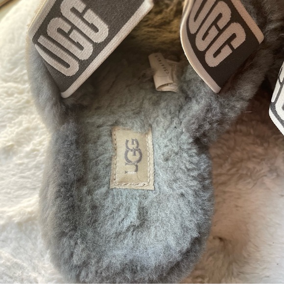 SOLD / Ugg Fluff Yeah Slippers - Picture 5 of 8